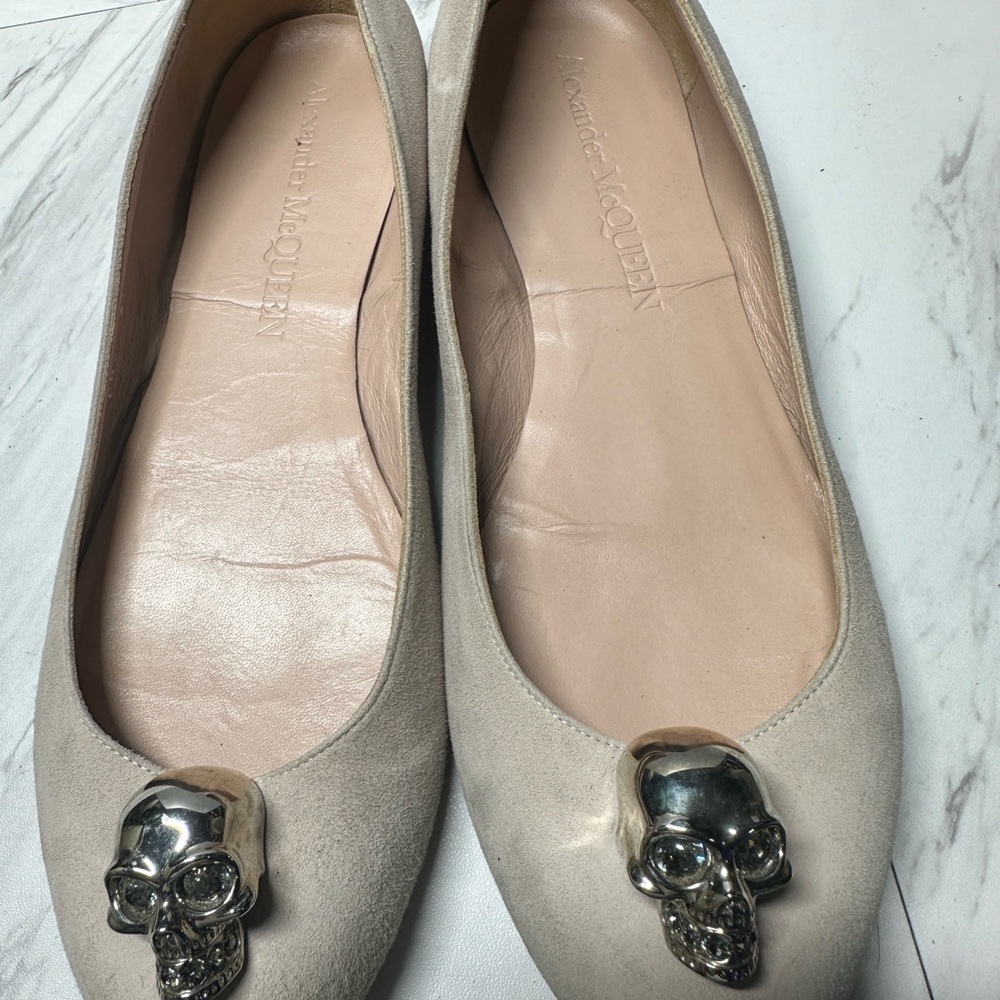 Alexander McQueen Cream Flats with Silver Skull Accent